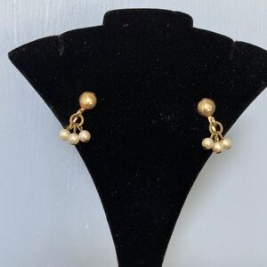 Elegant Vintage Gold Tone and Pearl Drop Clip-on Earrings